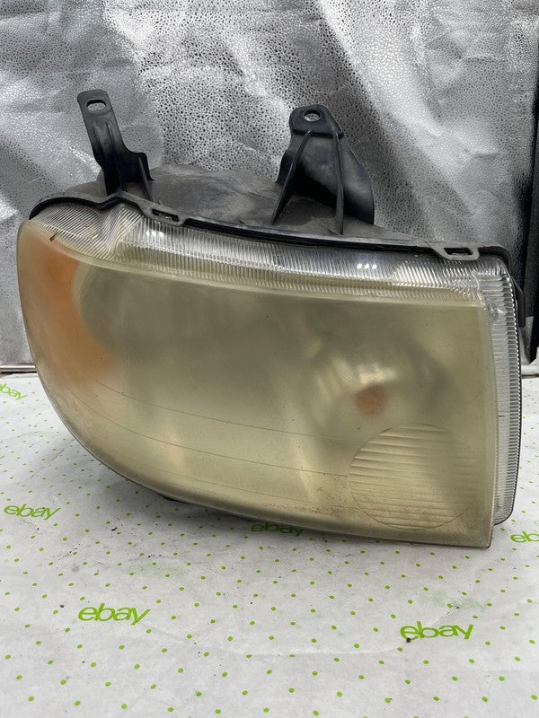 05 06 07 FORD FREESTYLE Headlamp Assembly Right passenger side