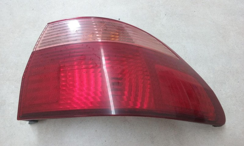 98 99 00 HONDA ACCORD Tail Light Assembly Right passenger side