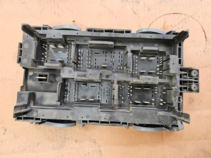 2010-2013 GMC Sierra Denali 1500 Pickup 6.2L Engine Fuse Box