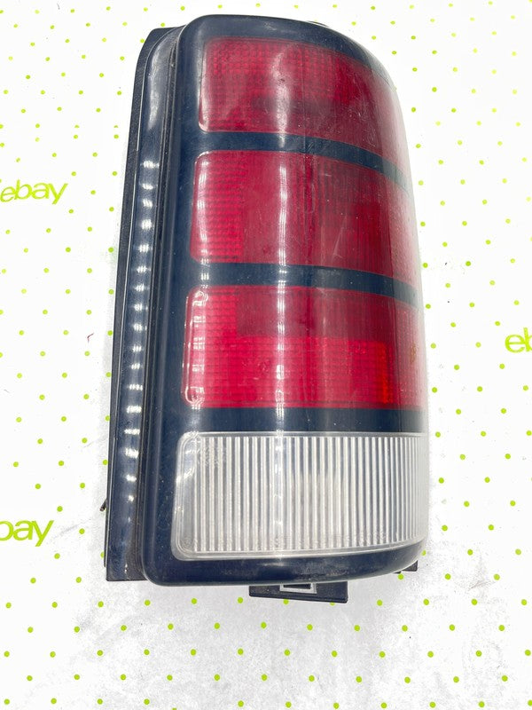 91 92 93 94 95 DODGE CARAVAN Tail Light Assembly Right passenger side