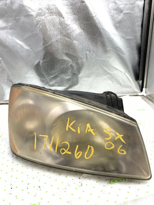 04 05 06 KIA SPECTRA Headlamp Assembly Right passenger side