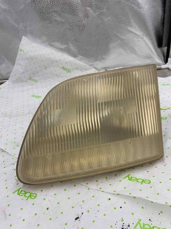 97 98 99 00 01 02 FORD EXPEDITION Headlamp Assembly Left driver side