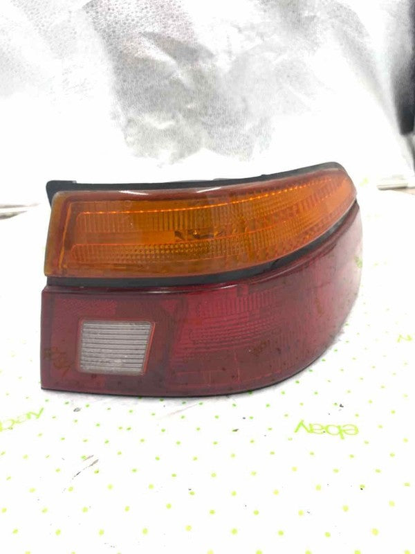 91 92 FORD ESCORT Tail Light Assembly Right passenger side