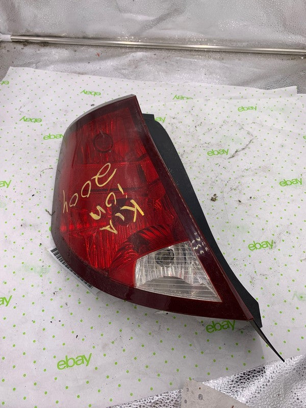 03 04 05 06 07 SATURN ION Tail Light Assembly Left driver side