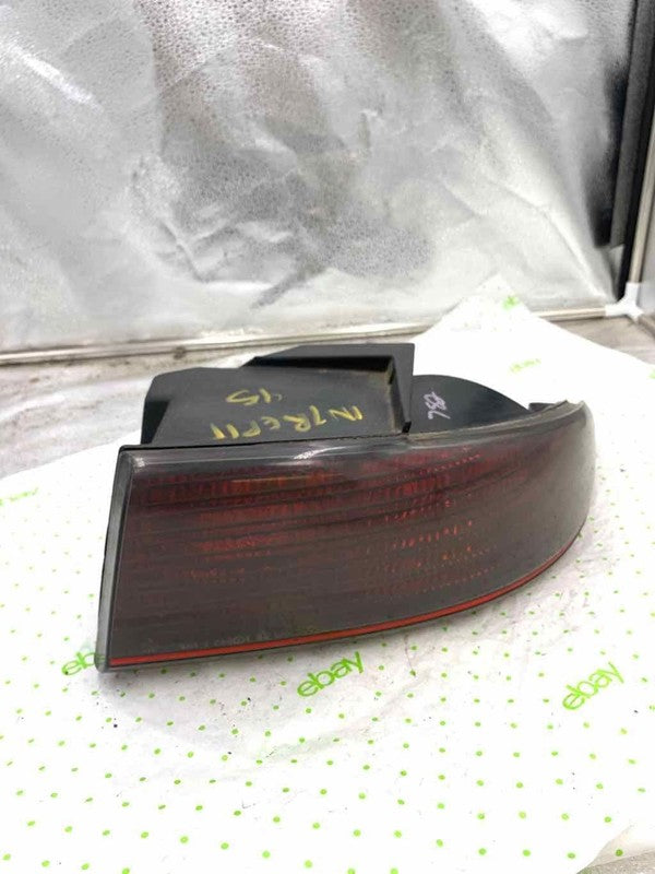 93 94 95 96 97 DODGE INTREPID Tail Light Assembly Right passenger side