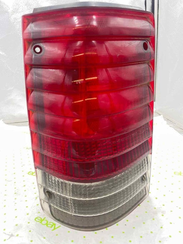 91 92 93 94 95 DODGE CARAVAN Tail Light Assembly Left driver side