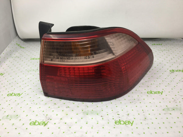 98 99 00 HONDA ACCORD Tail Light Assembly Right passenger side