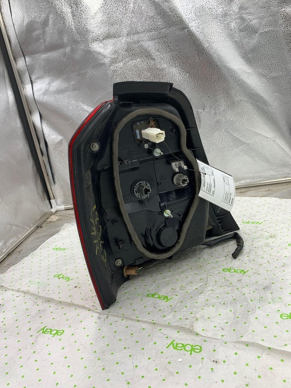 03 04 05 HONDA CIVIC Tail Light Assembly Right passenger side