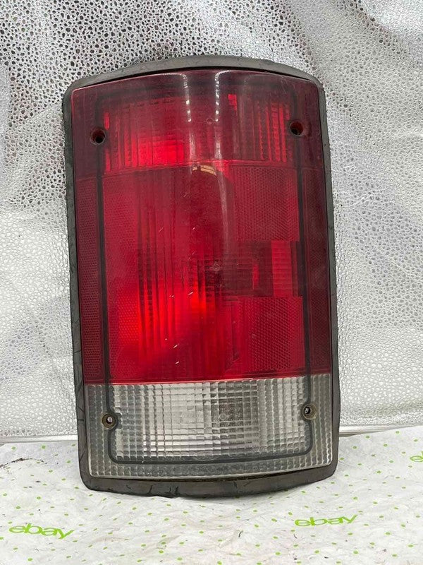 92 93 94 95 96 97 98 99 00 01 02 03 04 FORD VAN E250 Tail Light Assemb