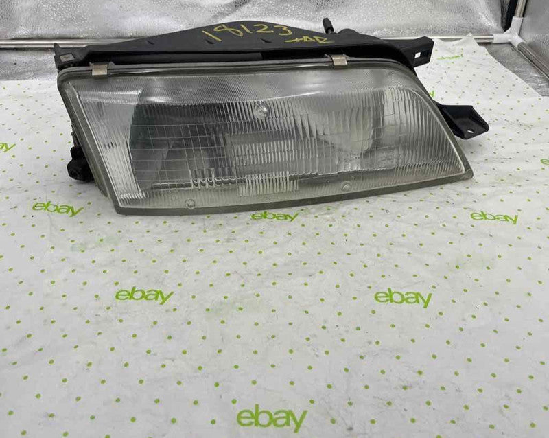 95 96 99 NISSAN MAXIMA Headlamp Assembly Right passenger side