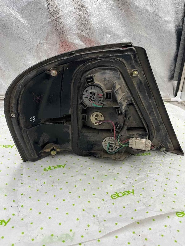95 96 97 NISSAN ALTIMA Tail Light Assembly Right