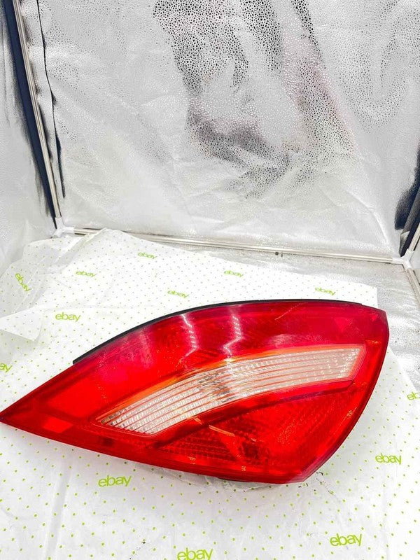 03 04 05 HONDA ACCORD Tail Light Assembly Right passenger side