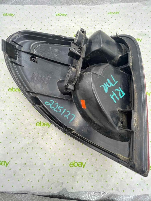 04 05 06 07 CHRYSLER TOWN CNTRY Tail Light Assembly Right passenger si