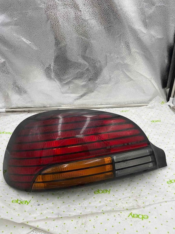 96 97 98 PONTIAC GRAND AM Tail Light Assembly Left driver side