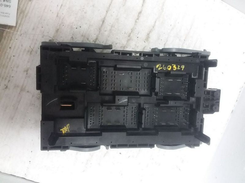 2007-2009 GMC Sierra 1500 Pickup Engine Fuse Box OEM
