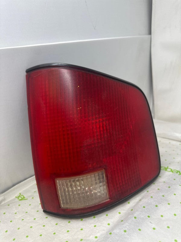 94 95 96 97 98 99 00 01 02 03 04 S10/S15/SONOMA TRUCK Tail Light Assem