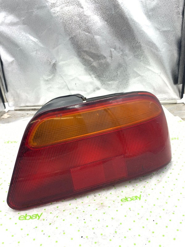 97 98 99 00 CHRYSLER SEBRING Tail Light Assembly Right passenger side