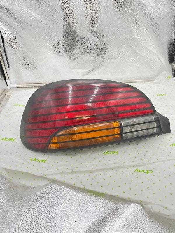 96 97 98 PONTIAC GRAND AM Tail Light Assembly Left driver side