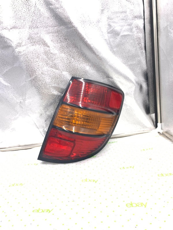 04 PONTIAC VIBE Tail Light Assembly Right passenger side