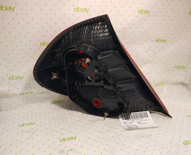 02 03 04 TOYOTA CAMRY Tail Light Assembly Right