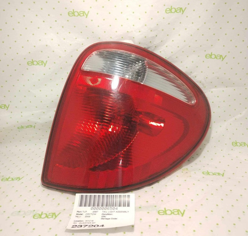 04 05 06 07 CHRYSLER TOWN CNTRY Tail Light Assembly Right