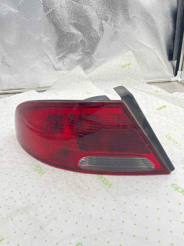 01 02 03 04 05 06 DODGE STRATUS Tail Light Assembly Left