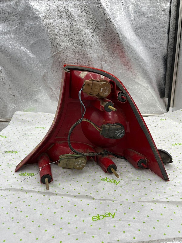 00 01 02 03 04 FORD FOCUS Tail Light Assembly Left driver side