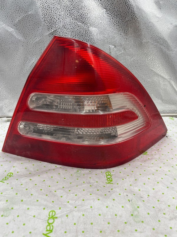 01 02 03 04 MERCEDES C-CLASS Tail Light Assembly Right passenger side