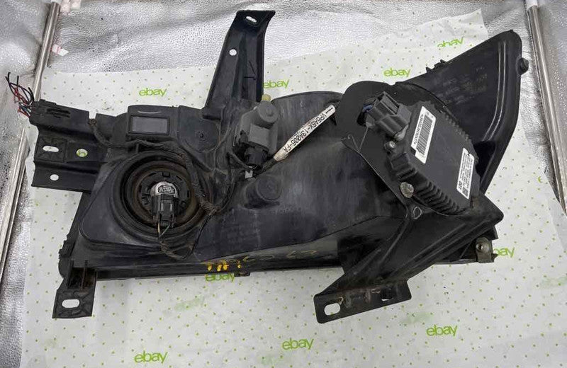 04 05 06 07 INFINITI QX56 Headlamp Assembly passenger side right