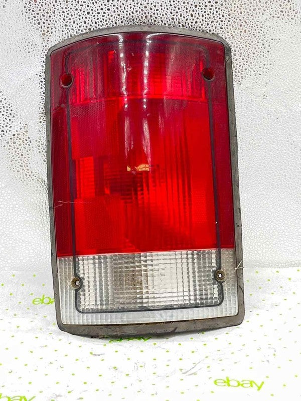 92 93 94 95 96 97 98 99 00 01 02 03 04 FORD VAN E250 Tail Light Assemb