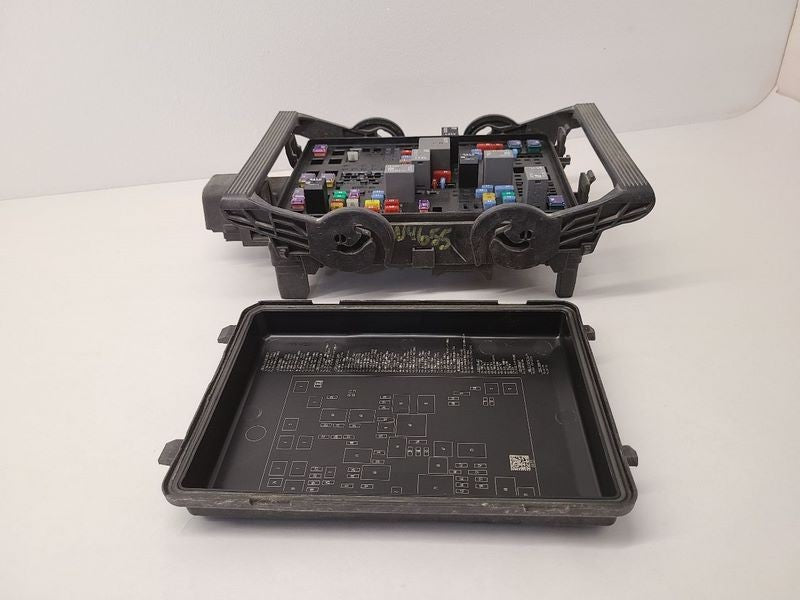2015-2019 GMC Sierra 2500 3500 Pickup Engine Fuse Box