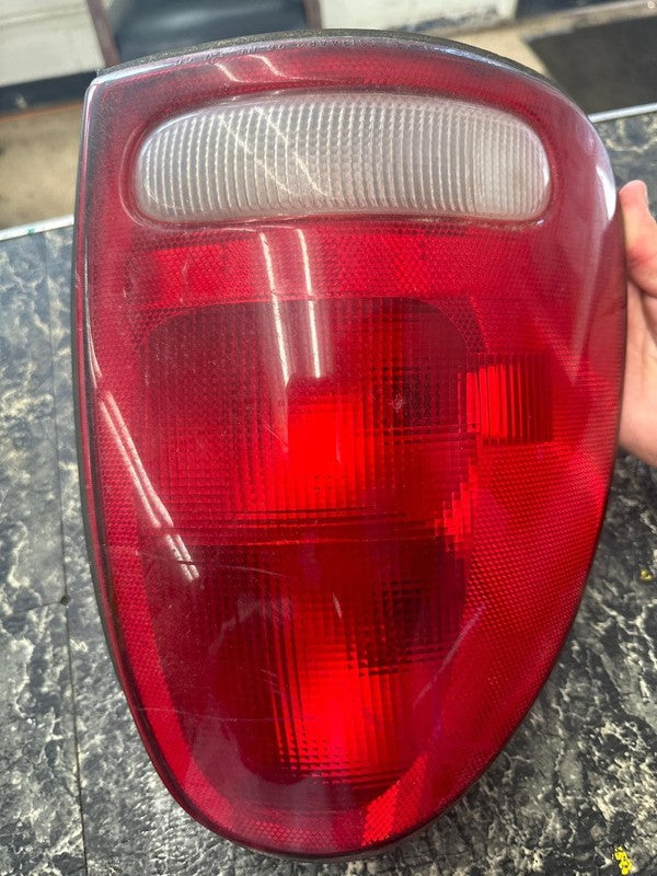 96 97 98 99 2000 Tail Light Assembly DODGE CARAVAN LEFT ORIGINAL OEM