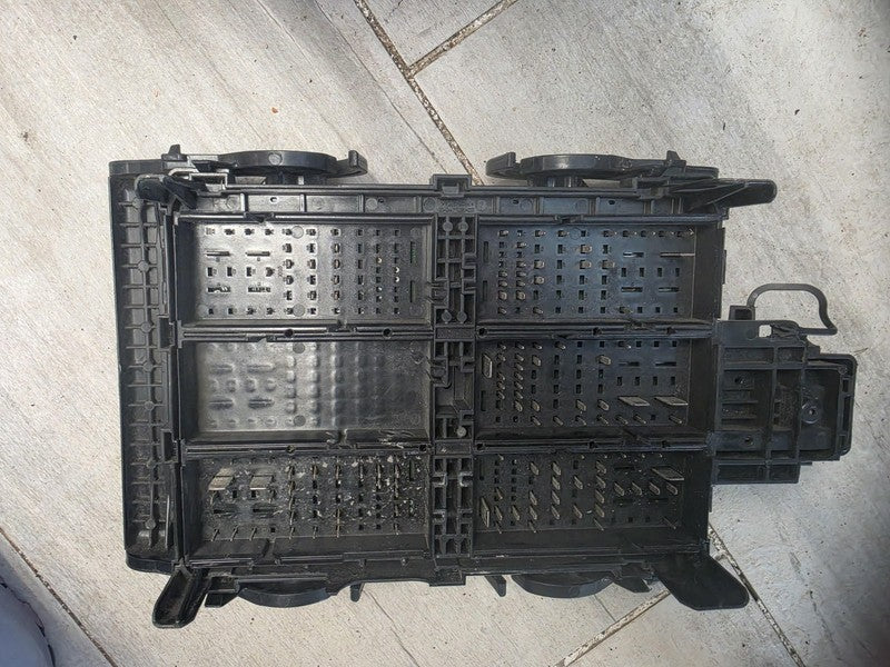 Engine Fuse Box CHEVY SILVERADO 2500 15 16 17 18 19