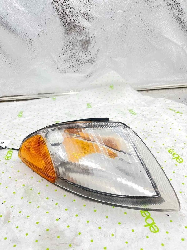 95 96 97 DODGE INTREPID Turn Signal Assembly right passenger side