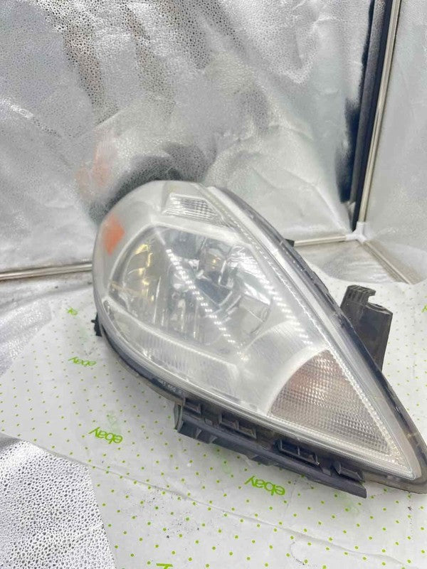 07 08 09 10 11 12 NISSAN VERSA Headlamp Assembly Right passeger side