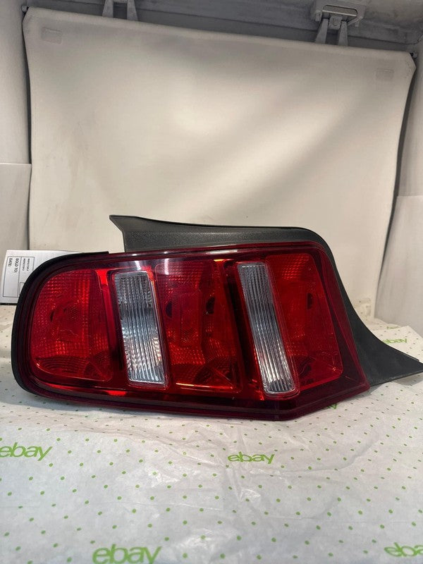 10 11 12 FORD MUSTANG Tail Light Assembly Left