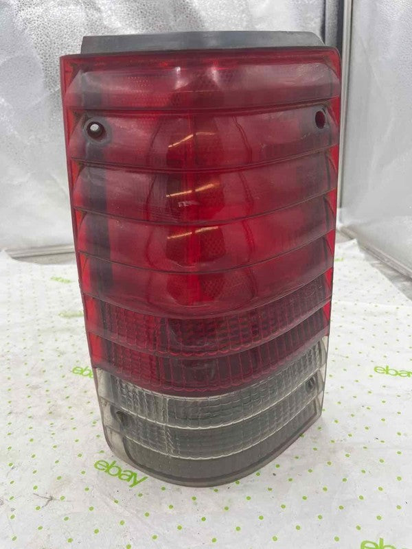 91 92 93 94 95 DODGE CARAVAN Tail Light Assembly Left driver side