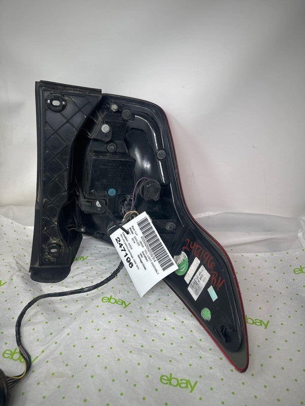 16 17 18 19 FORD EXPLORER Tail Light Assembly Right