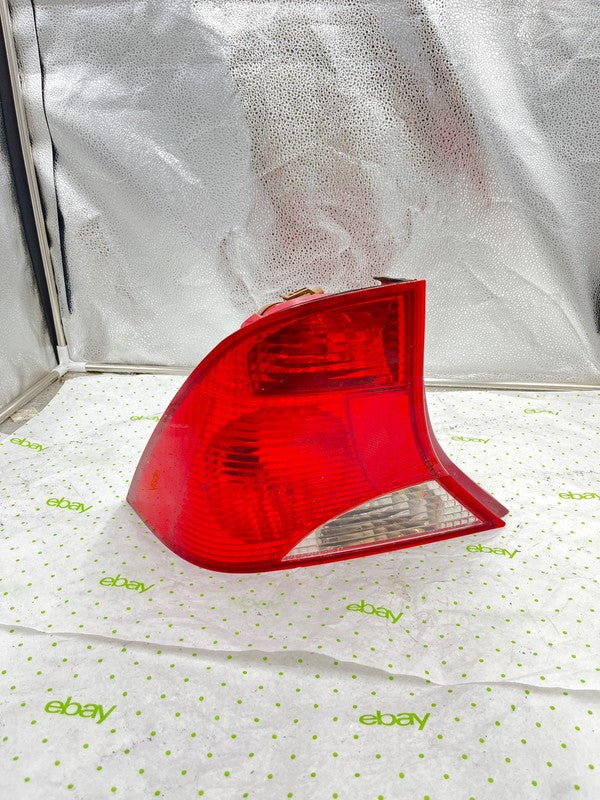 00 01 02 03 04 FORD FOCUS Tail Light Assembly Left driver side