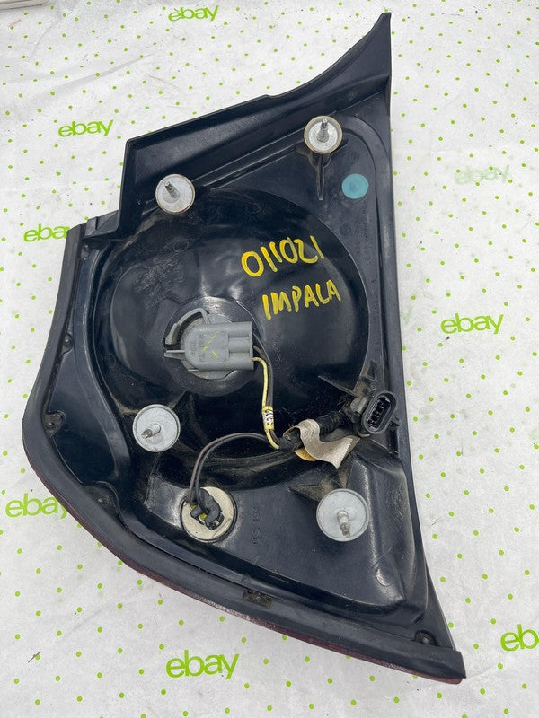 00 01 02 03 04 CHEVY IMPALA Tail Light Assembly Right