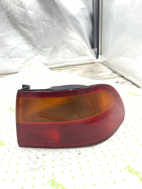 92 93 94 95 HONDA CIVIC Tail Light Assembly Right passeger side