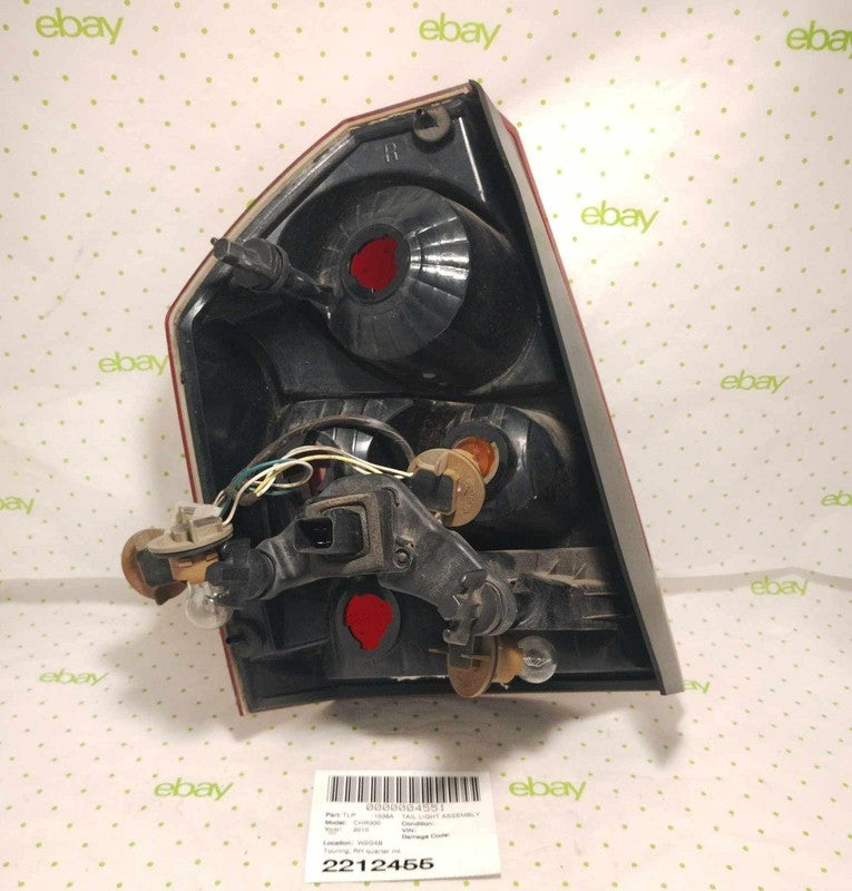 08 09 10 CHRYSLER 300 Tail Light Assembly Right
