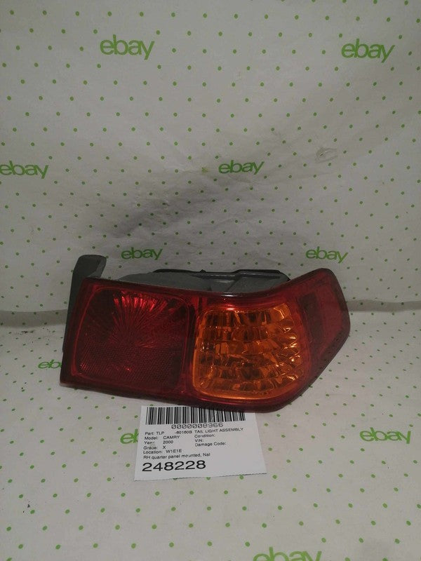 Tail Light Assembly TOYOTA CAMRY Right 00 01