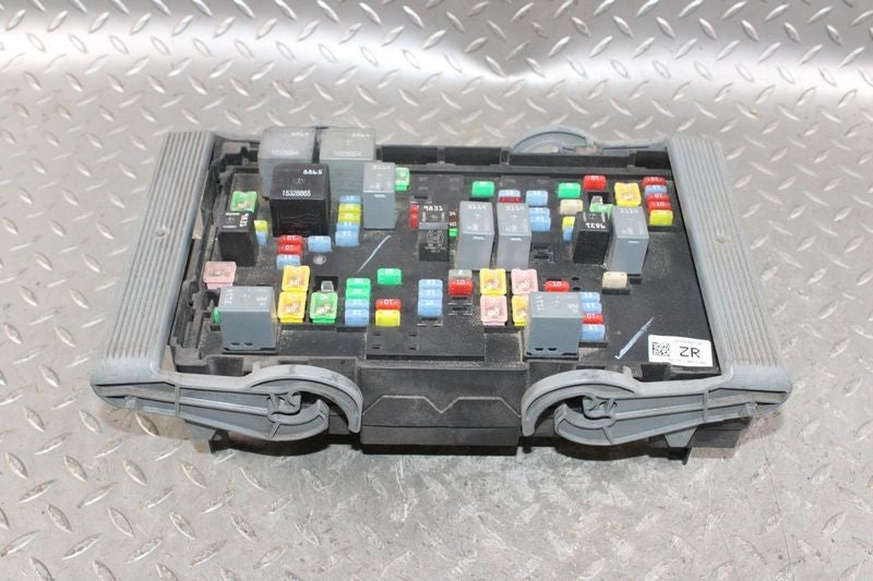2007-2009 Chevy Silverado 1500 Pickup Engine Fuse Box OEM