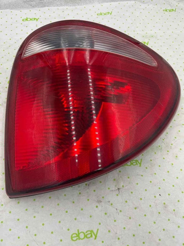 04 05 06 07 CHRYSLER TOWN CNTRY Tail Light Assembly Right passenger si