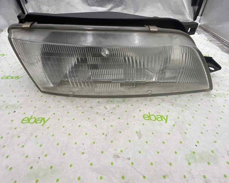95 96 99 NISSAN MAXIMA Headlamp Assembly Right