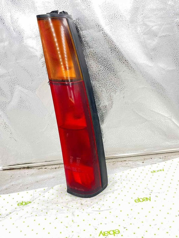 88 89 90 91 92 93 TOYOTA COROLLA Tail Light Assembly Right passenger s