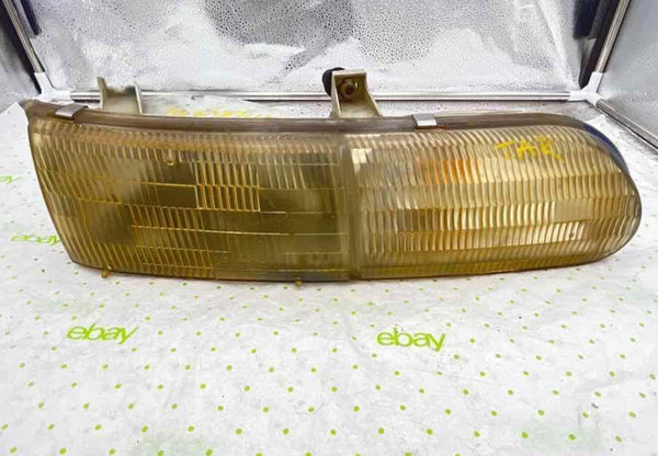 94 95 FORD TAURUS Headlamp Assembly Right passenger side