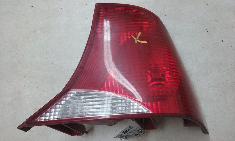 00 01 02 03 04 FORD FOCUS Tail Light Assembly Right passenger side