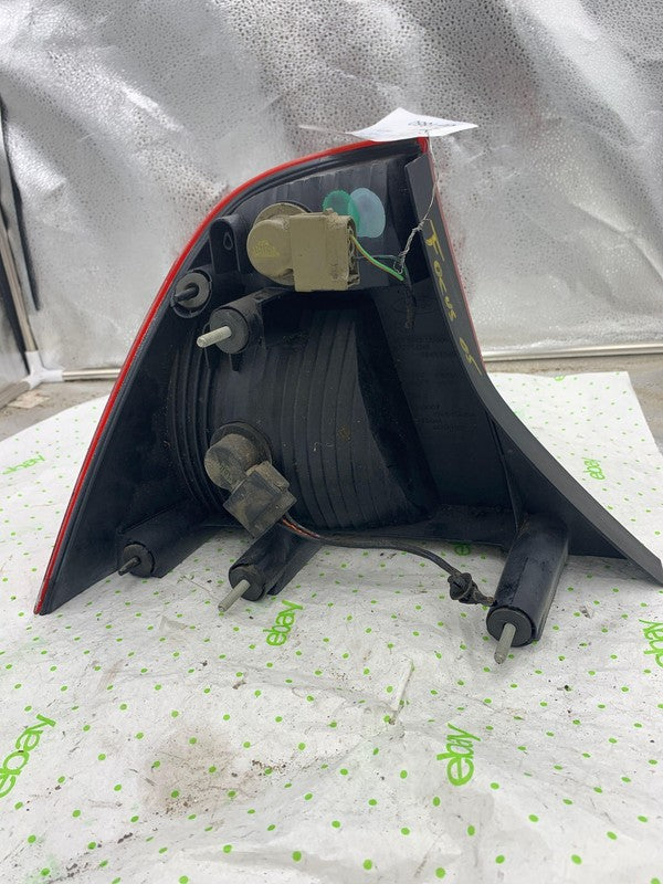 00 01 02 03 04 05 06 07 FORD FOCUS Tail Light Assembly Right pasenger